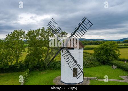 Ashton Windmill a Wedmore Regno Unito. Questo mulino unico del XVIII secolo sorge sull''Isola di Wedmore', una cresta che offre una vista dominante della gola di Cheddar, Foto Stock