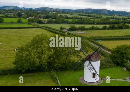 Ashton Windmill a Wedmore Regno Unito. Questo mulino unico del XVIII secolo sorge sull''Isola di Wedmore', una cresta che offre una vista dominante della gola di Cheddar, Foto Stock