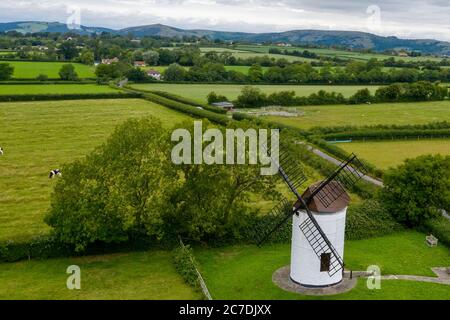 Ashton Windmill a Wedmore Regno Unito. Questo mulino unico del XVIII secolo sorge sull''Isola di Wedmore', una cresta che offre una vista dominante della gola di Cheddar, Foto Stock