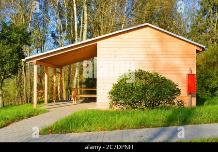 cabina in legno da campeggio nella natura Foto Stock