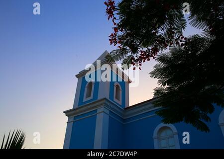 Chiesa blu a Sao Felipe, isola di Fogo, Capo Verde Foto Stock