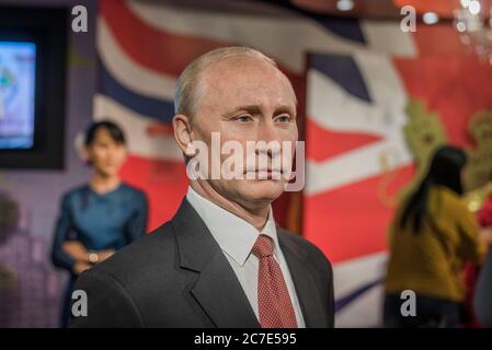 BANGKOK, THAILANDIA - 16 DICEMBRE 2018 - Vladimir Putin Wax Figure al Madame Tussauds Bangkok il 16 dicembre 2018 a Bangkok, Thailandia Foto Stock