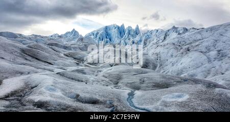 Scatto drammatico del ghiacciaio Perito Moreno a Patagonia, Argentina Foto Stock