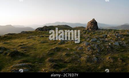 Skiddaw dalla cima di High Spy al tramonto, nel Lake District, Regno Unito Foto Stock