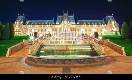 Il Palazzo della Cultura edificio in Iasi. Fantastico paesaggio estivo della città di Iasi, capitale della regione Moldavia, Romania, Europa Foto Stock