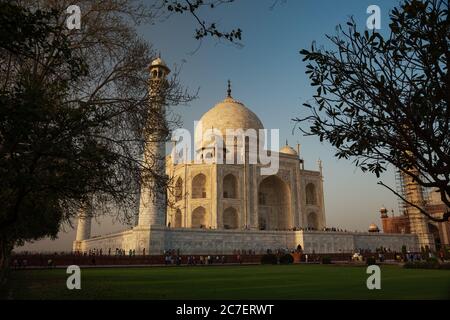 Un simbolo di amore Taj Mahal in serata, Agra, India Foto Stock