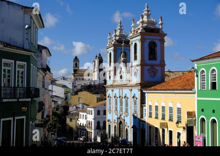 Salvador Bahia Brasile - colorati edifici coloniali della città vecchia Foto Stock