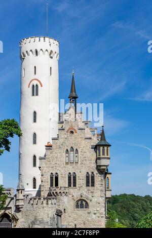 Lichtenstein, BW / Germania - 13 luglio 2020: Vista sul castello di Lichtenstein nella Germania meridionale Foto Stock