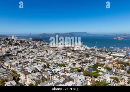 Vista sulla città, Golden Gate con Golden Gate Bridge e l'isola delle prigioni di Alcatraz, San Francisco, California, USA Foto Stock