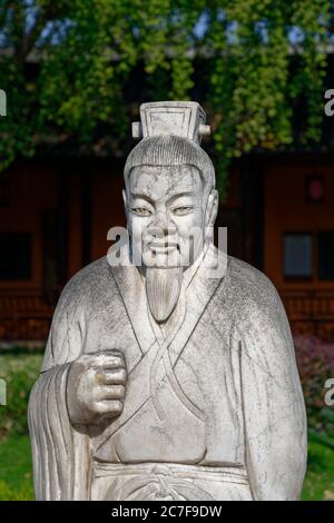 Statua di Confucio, Tempio di Confucio, Shimenkan, Nanjing, Jiangsu Sheng, Cina Foto Stock