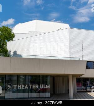 Ulm, BW / Germania - 14 luglio 2020: Vista sul teatro cittadino di Ulm Foto Stock