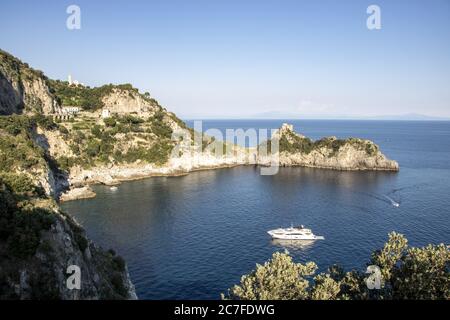 Splendido paesaggio della Conca dei Marini, sulla Costiera Amalfitana, Italia Foto Stock