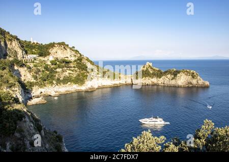 Splendido paesaggio della Conca dei Marini, sulla Costiera Amalfitana, Italia Foto Stock