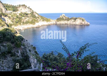 Splendido paesaggio della Conca dei Marini, sulla Costiera Amalfitana, Italia Foto Stock