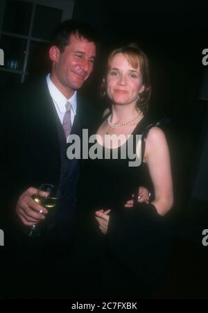 Pasadena, California, USA 15 Gennaio 1996 l'attore Andrew Lauer e l'attrice Lea Thompson partecipa al NBC All Star Reception al Winter TCA Press Tour il 15 Gennaio 1996 al Ritz-Carlton Hotel di Pasadena, California, USA. Foto di Barry King/Alamy Stock foto Foto Stock