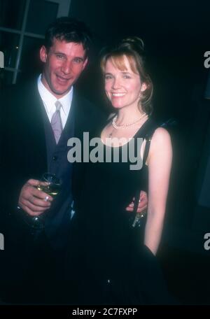 Pasadena, California, USA 15 Gennaio 1996 l'attore Andrew Lauer e l'attrice Lea Thompson partecipa al NBC All Star Reception al Winter TCA Press Tour il 15 Gennaio 1996 al Ritz-Carlton Hotel di Pasadena, California, USA. Foto di Barry King/Alamy Stock foto Foto Stock