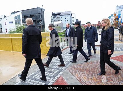 Linköping, Svezia 20180926 Re Carl XVI Gustaf (Kungen) ha visitato Vallastaden mercoledì. Vallastaden è un distretto nella parte occidentale di Linköping, che, una volta sviluppato, conterrà circa 1,000–1500 abitazioni, uffici e servizi. Foto Gippe Gustafsson Foto Stock