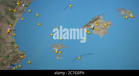 Traffico aereo sulle isole Balears, Spagna (17 luglio 2020, UTC 08.48) su Internet con il sito Flightradar 24, durante il Coronavirus Pandemic Foto Stock