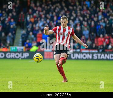 9th Febbraio 2020, Bramall Lane, Sheffield, Inghilterra; Premier League, Sheffield United contro Bournemouth : Jack o’Connell (5) di Sheffield United attraversa la palla Foto Stock