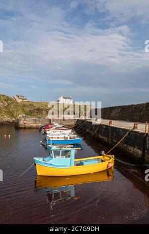 Il porto di Port of Ness, Isola di Lewis, Ebridi esterne, Scozia Foto Stock