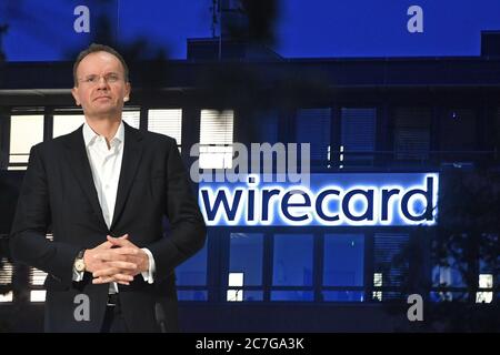 FOTO ASSEMBLAGGIO: L'ex capo e azionista principale di wirecard Markus Braun (50) occupa una posizione chiave nel thriller circa il fornitore di servizi di pagamento insolventi. Scandalo di bilancio wirecard: ricerche ricerca uffici Wirecard. Logo wirecard, emblema aziendale, lettere, edificio, facciata, sede in Aschheim Dorafter WIRECARD AG il 1 luglio 2020. | utilizzo in tutto il mondo Foto Stock