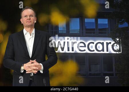 FOTO ASSEMBLAGGIO: L'ex capo e azionista principale di wirecard Markus Braun (50) occupa una posizione chiave nel thriller circa il fornitore di servizi di pagamento insolventi. Scandalo di bilancio wirecard: ricerche ricerca uffici Wirecard. Logo wirecard, emblema aziendale, lettere, edificio, facciata, sede in Aschheim Dorafter WIRECARD AG il 1 luglio 2020. | utilizzo in tutto il mondo Foto Stock