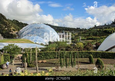 Il progetto Eden in Cornovaglia, comprese le biomes Foto Stock