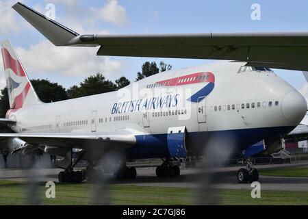 Un aereo britannico senza motore Boeing 747 Airways, che ha volato per la prima volta sul 18/09/1997 parcheggiato all'aeroporto di Cotswold, che è la sede di Air Salvage International che smantellare l'aereo di fine vita, in quanto la compagnia aerea è di ritirare la sua flotta di Boeing 747 con effetto immediato. Foto Stock