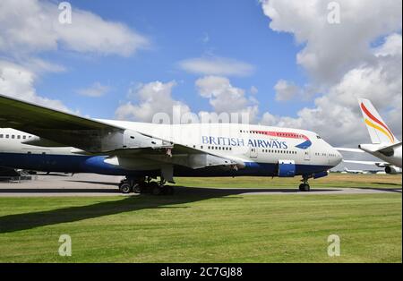 Un aereo britannico senza motore Boeing 747 Airways, che ha volato per la prima volta sul 18/09/1997 parcheggiato all'aeroporto di Cotswold, che è la sede di Air Salvage International che smantellare l'aereo di fine vita, in quanto la compagnia aerea è di ritirare la sua flotta di Boeing 747 con effetto immediato. Foto Stock