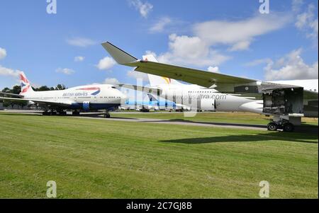 Un aereo britannico senza motore Boeing 747 Airways, che ha volato per la prima volta sul 18/09/1997 parcheggiato all'aeroporto di Cotswold, che è la sede di Air Salvage International che smantellare l'aereo di fine vita, in quanto la compagnia aerea è di ritirare la sua flotta di Boeing 747 con effetto immediato. Foto Stock