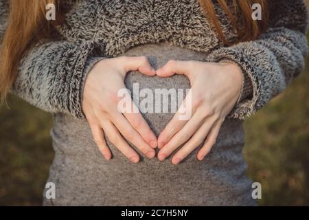 la gravidanza è uno dei periodi più belli della vita di una donna Foto Stock