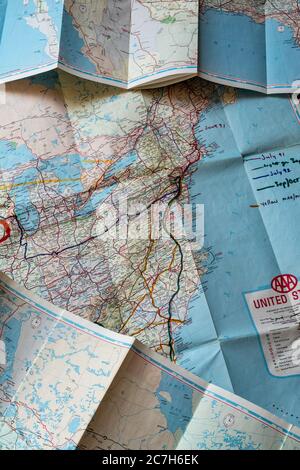 Mappa di viaggio degli Stati Uniti pieghevole con percorsi contrassegnati Foto Stock