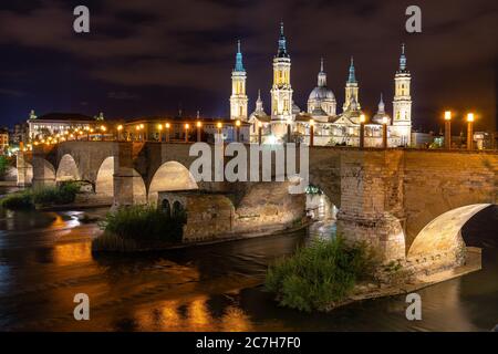 Europa, Spagna, Aragona, Saragozza, vista serale della Catedral-Basílica de Nuestra Señora del Pilar Foto Stock