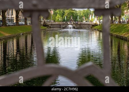 Europa, Germania, Renania Settentrionale-Vestfalia, Duesseldorf, centro città, Koenigsallee, vista del Tritonenbrunnen nella Koenigsallee di Duesseldorf Foto Stock