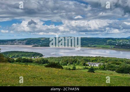 Grange-over-Sands visto da Arnside Knott, Arnside, Cumbria Foto Stock