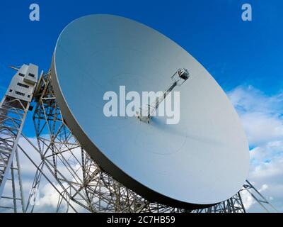 Il telescopio radio Lovell presso la Jodrell Bank di Cheshire Inghilterra UK completato nel 1957 e 250 piedi di diametro. Foto Stock