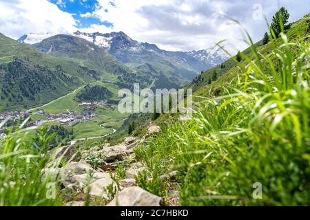 Europa, Austria, Tirolo, Alpi di Ötztal, Ötztal, vista su un pendio di montagna fino a Obergurgl Foto Stock