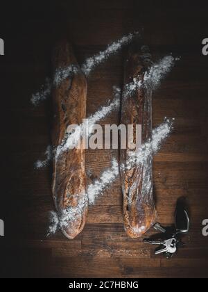 Colpo verticale di pani di pane su una superficie di legno Foto Stock