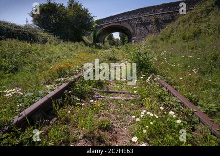 La ferrovia derelict Bristol a Portishead a Sheepway vicino Portishead, Somerset del Nord, Regno Unito. Foto Stock