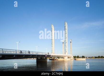 Pont Jacques Chaban Delmas (ponte di sollevamento), Bordeaux Foto Stock