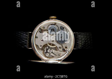 Orologio da polso meccanico Rolex vintage su sfondo nero Foto Stock