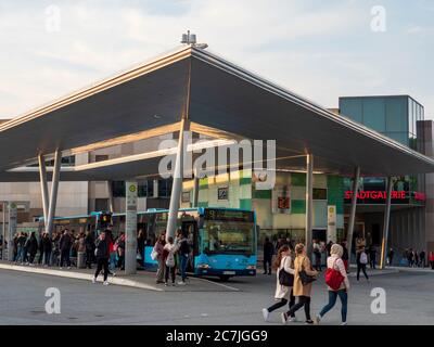 Neue Mitte, fermata dell'autobus, Passau, Baviera, Germania Foto Stock