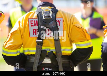 Perth, Australia, 26 novembre 2017: Membri del team di risposta alle emergenze durante il briefing sull'esercizio. Foto Stock