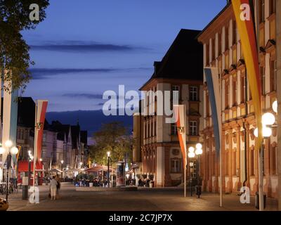 Bayreuth, Maximilianstrasse, città vecchia, crepuscolo, Patrimonio dell'Umanità dell'UNESCO, Franconia, Baviera, Germania Foto Stock