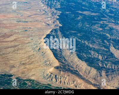 Vista aerea della cresta del deserto a pochi chilometri a est di Grand Junction, Colorado Foto Stock