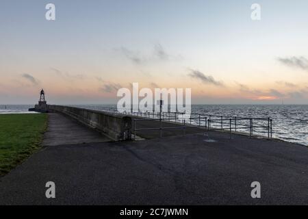 Alba, incendio del molo dell'ex terzo porto di Wilhelmshaven, bassa Sassonia, Foto Stock