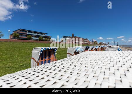 Sedie a sdraio sulla spiaggia meridionale di Wilhelmshaven, Bassa Sassonia, Foto Stock