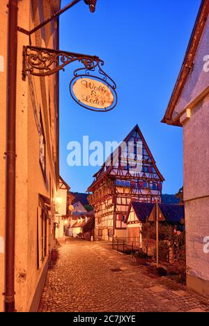 Hoher Wil, Achgasse, Bach, ora blu, idillio, Blaubeuren, distretto di Alb-Donau, Alb sveva, Baden-Württemberg, Germania Foto Stock