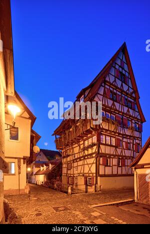 Hoher Wil, Achgasse, Bach, ora blu, idillio, Blaubeuren, distretto di Alb-Donau, Alb sveva, Baden-Württemberg, Germania Foto Stock