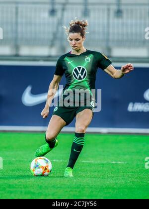 Wolfsburg, Germania, 16 ottobre 2019: La calciatrice, Dominique Janssen, in azione durante la partita della UEFA Champions League contro il FC Twente Foto Stock